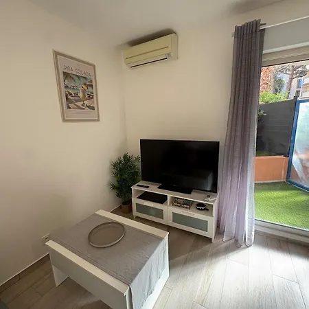 Joli T2 à Port Fréjus, Et Commerces à Pied