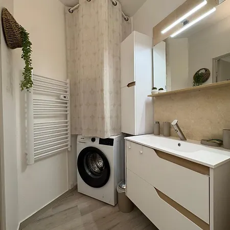 Joli T2 à Port Fréjus, Et Commerces à Pied Appartement