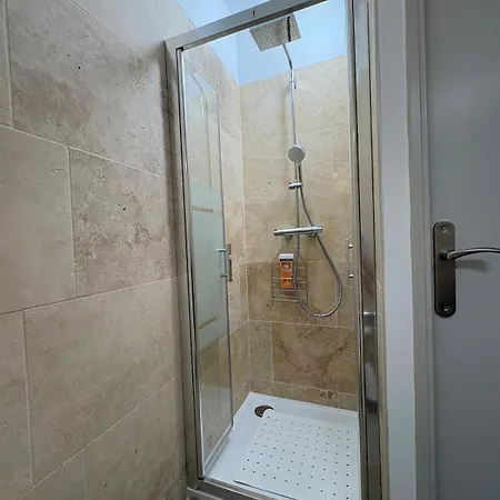 Joli T2 à Port Fréjus, Et Commerces à Pied Appartement *